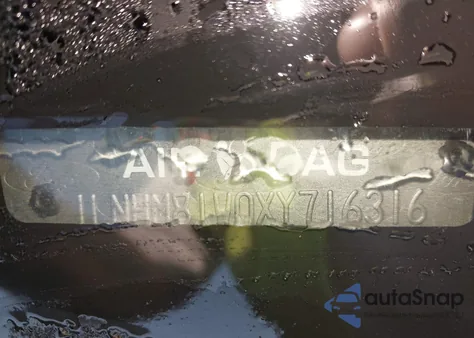 1999 Lincoln Town Car Executive z USA, uszkodzony, nr VIN 1LNHM81W0XY716316